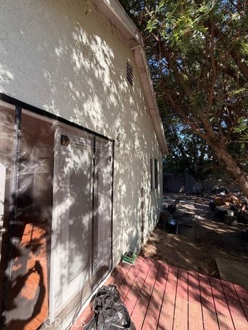 6718 Varna Avenue, Valley Glen, CA 91401