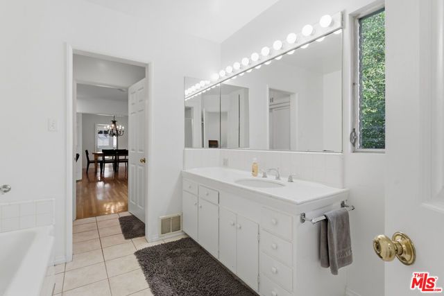 172 S Woodburn Drive, Los Angeles, CA 90049