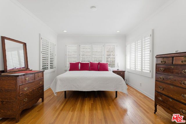 172 S Woodburn Drive, Los Angeles, CA 90049