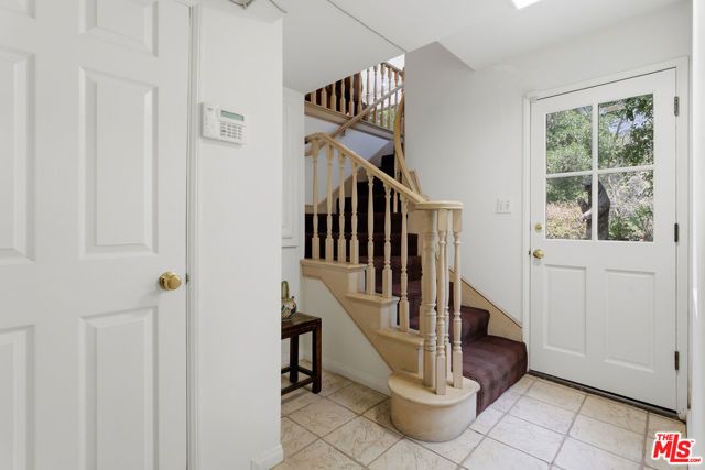 172 S Woodburn Drive, Los Angeles, CA 90049