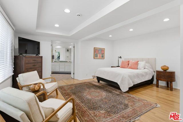 172 S Woodburn Drive, Los Angeles, CA 90049