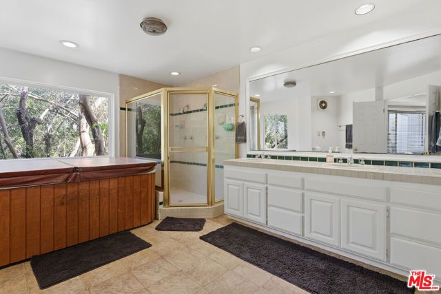 172 S Woodburn Drive, Los Angeles, CA 90049