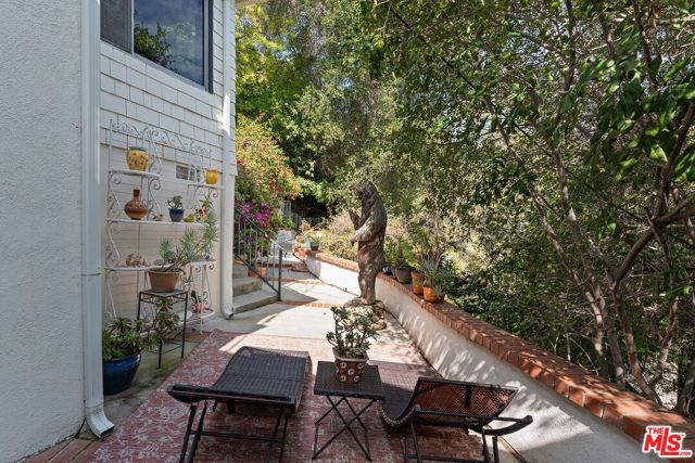 172 S Woodburn Drive, Los Angeles, CA 90049