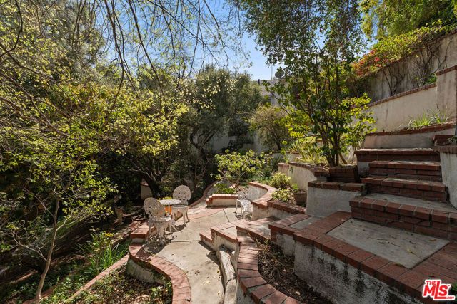 172 S Woodburn Drive, Los Angeles, CA 90049