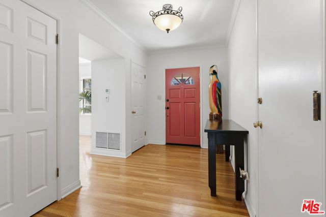 172 S Woodburn Drive, Los Angeles, CA 90049