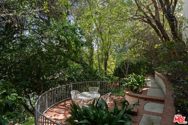 172 S Woodburn Drive, Los Angeles, CA 90049