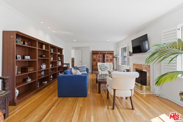 172 S Woodburn Drive, Los Angeles, CA 90049