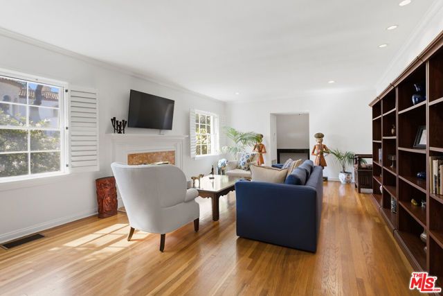 172 S Woodburn Drive, Los Angeles, CA 90049