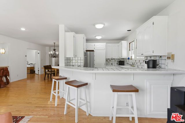 172 S Woodburn Drive, Los Angeles, CA 90049