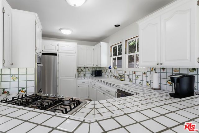 172 S Woodburn Drive, Los Angeles, CA 90049