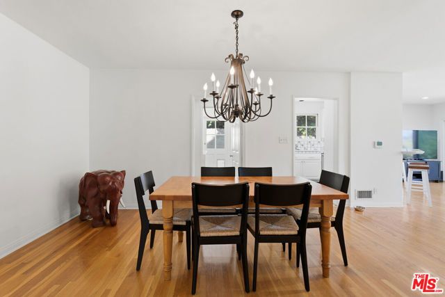 172 S Woodburn Drive, Los Angeles, CA 90049