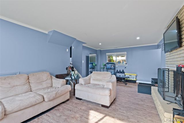 676 Sheffield Road, Auburn Hills, MI 48326