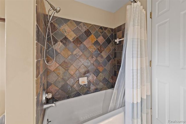 676 Sheffield Road, Auburn Hills, MI 48326