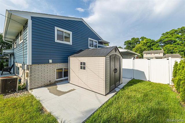 676 Sheffield Road, Auburn Hills, MI 48326