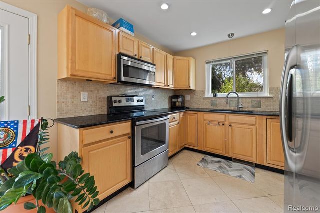 676 Sheffield Road, Auburn Hills, MI 48326