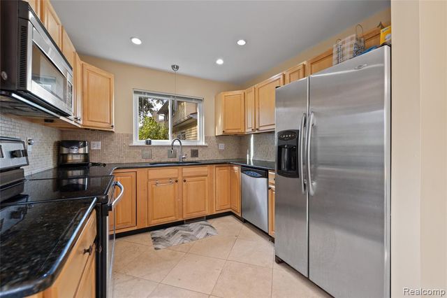 676 Sheffield Road, Auburn Hills, MI 48326