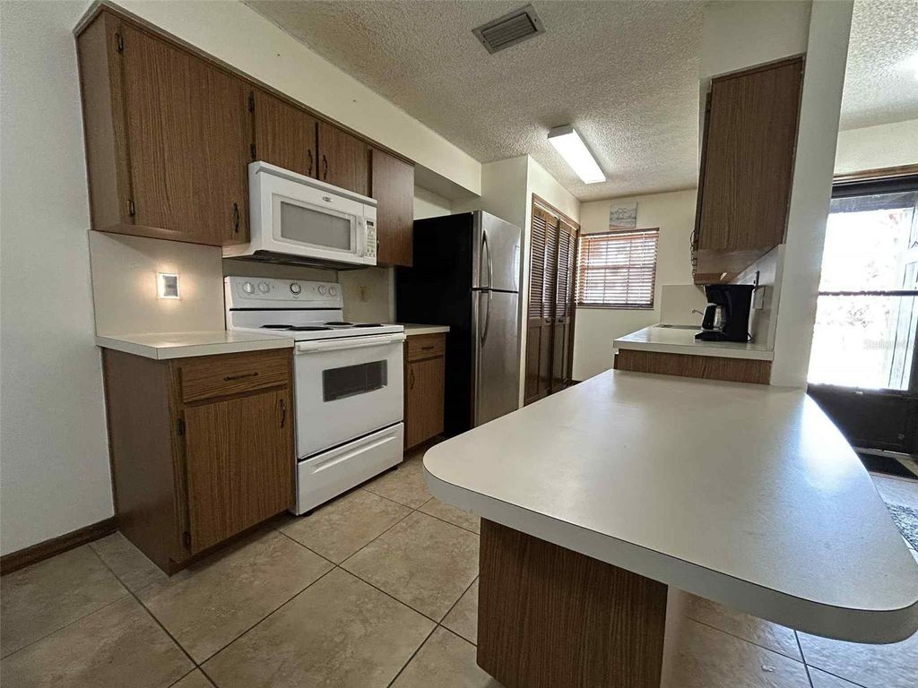 Image 13 of property listing at 3613 BAY COURT, St Cloud, FL 34769