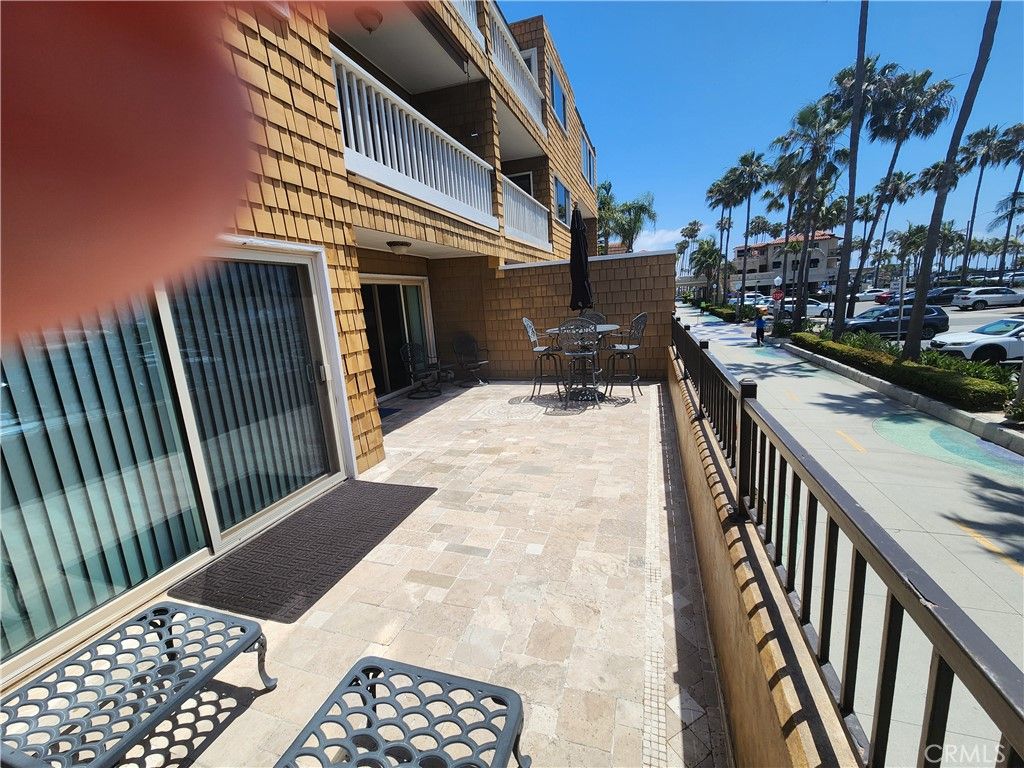 Image 12 of property listing at 600 E Oceanfront 1D, Newport Beach, CA 92661