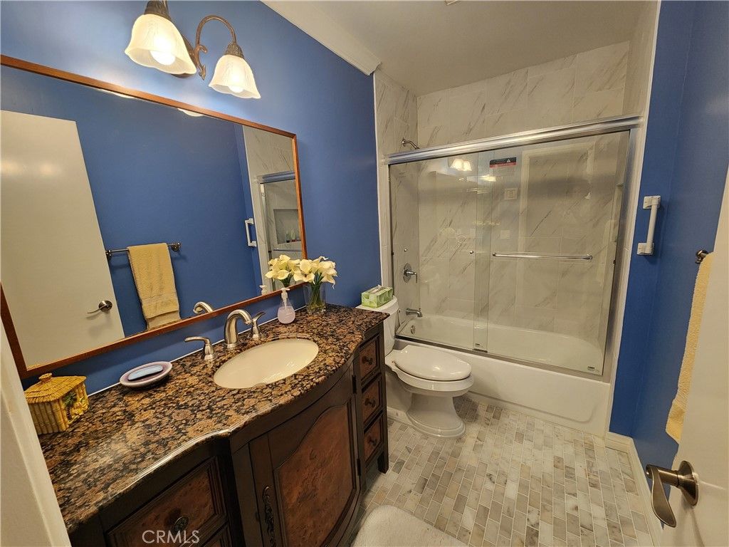 Image 22 of property listing at 600 E Oceanfront 1D, Newport Beach, CA 92661