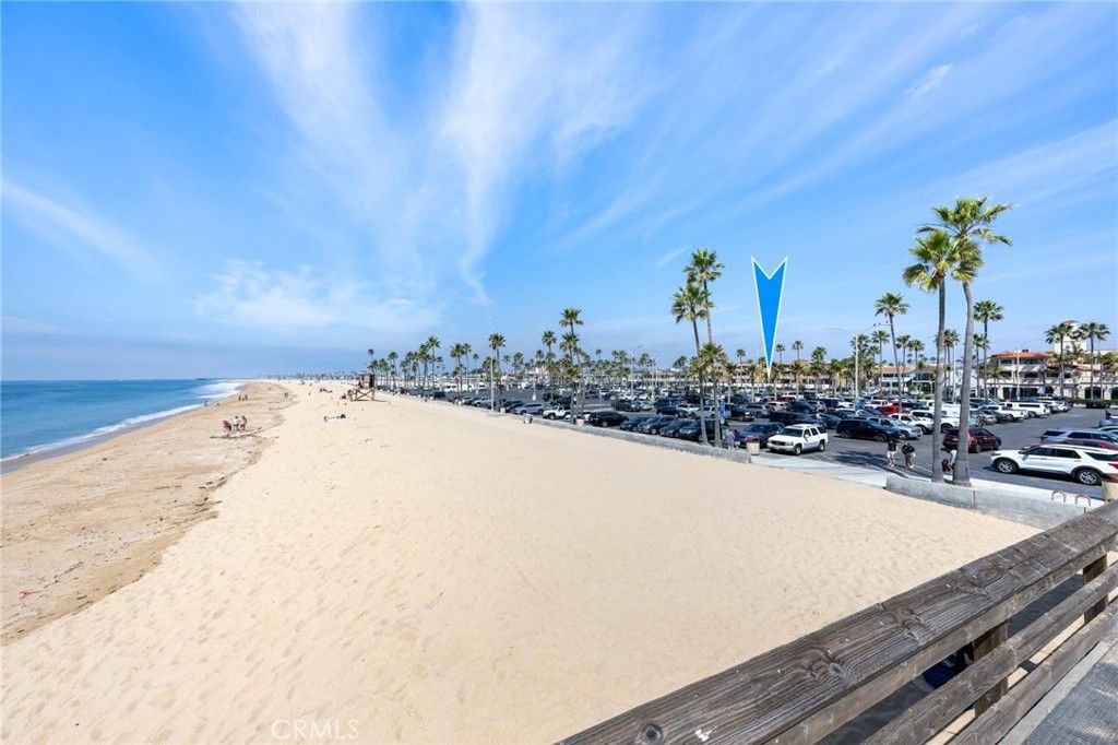 Image 4 of property listing at 600 E Oceanfront 1D, Newport Beach, CA 92661