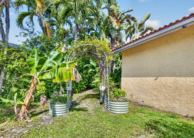 19803 Back 9 Drive, Boca Raton, FL 33498