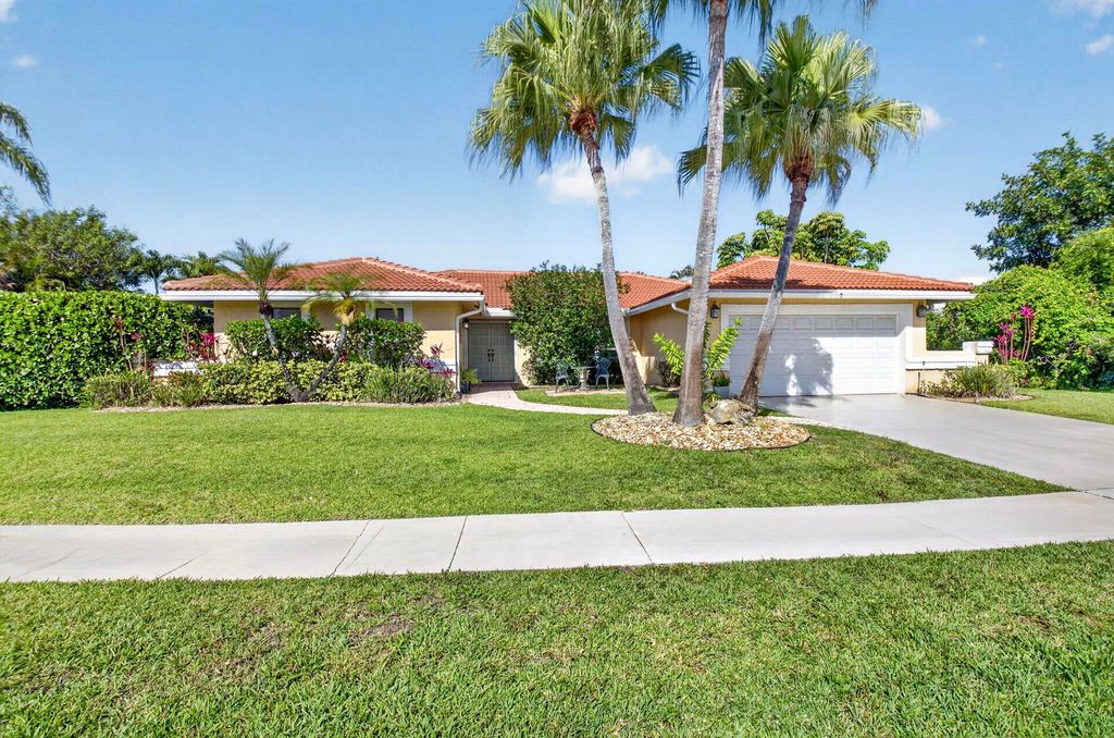 19803 Back 9 Drive, Boca Raton, FL 33498