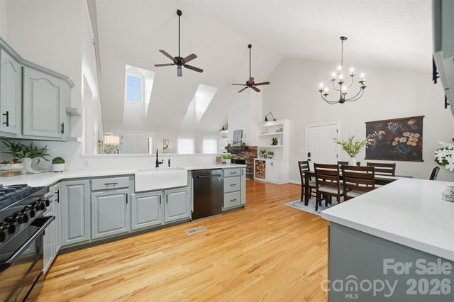 920 Barrington Drive NE, Lenoir, NC 28645