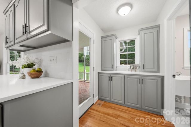 920 Barrington Drive NE, Lenoir, NC 28645