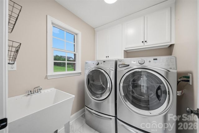 920 Barrington Drive NE, Lenoir, NC 28645