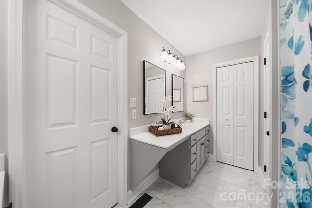 920 Barrington Drive NE, Lenoir, NC 28645
