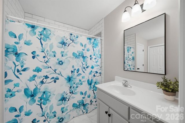920 Barrington Drive NE, Lenoir, NC 28645