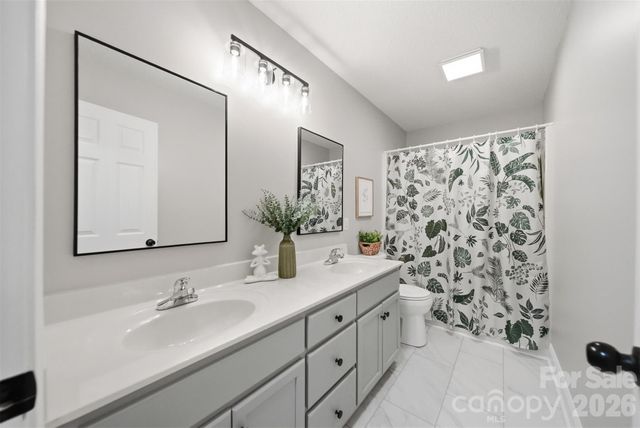 920 Barrington Drive NE, Lenoir, NC 28645