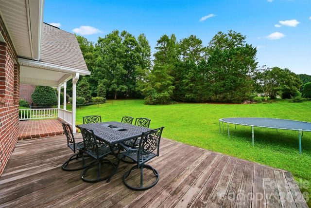 920 Barrington Drive NE, Lenoir, NC 28645
