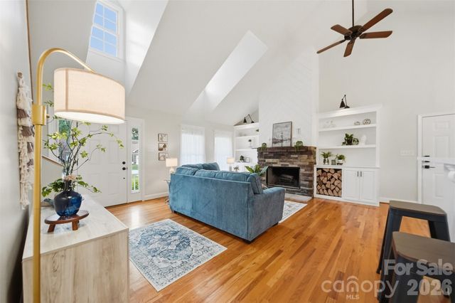 920 Barrington Drive NE, Lenoir, NC 28645