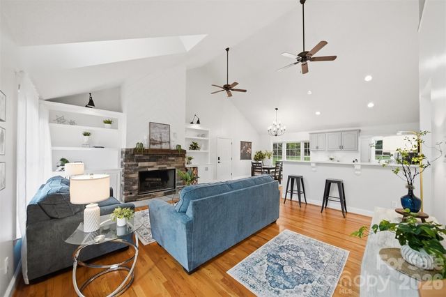 920 Barrington Drive NE, Lenoir, NC 28645
