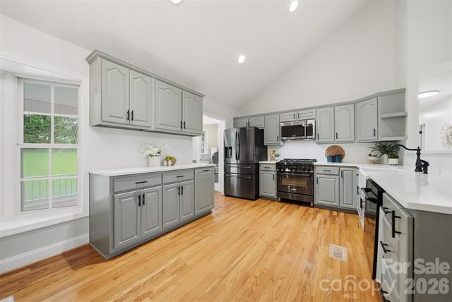 920 Barrington Drive NE, Lenoir, NC 28645