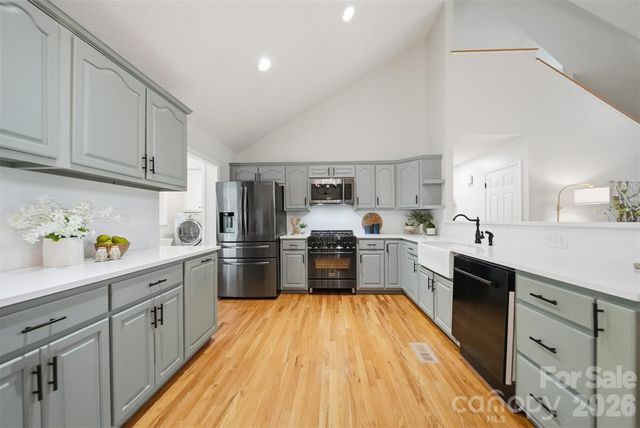 920 Barrington Drive NE, Lenoir, NC 28645