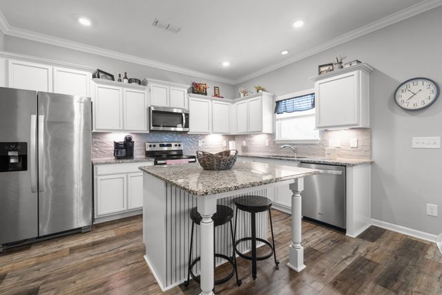 6560 Desmond Ave, Murfreesboro, TN 37128