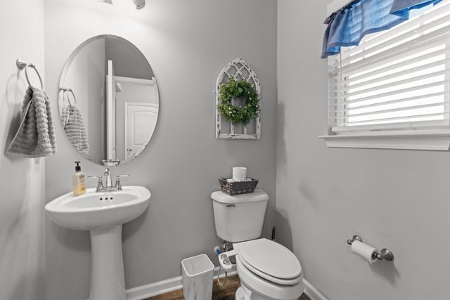6560 Desmond Ave, Murfreesboro, TN 37128