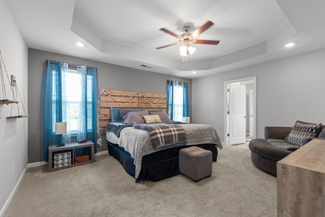 6560 Desmond Ave, Murfreesboro, TN 37128