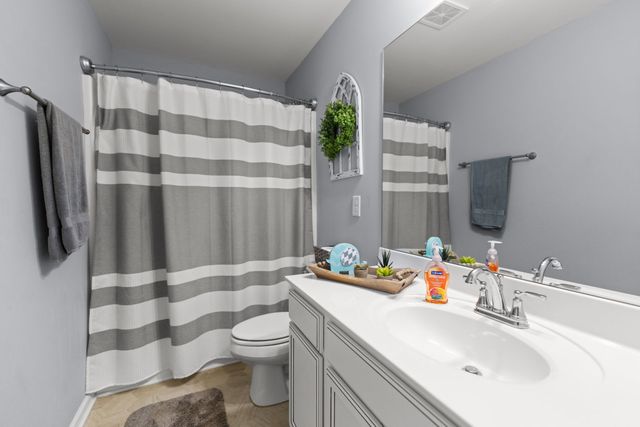 6560 Desmond Ave, Murfreesboro, TN 37128