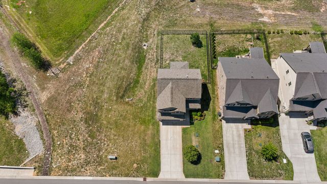 6560 Desmond Ave, Murfreesboro, TN 37128