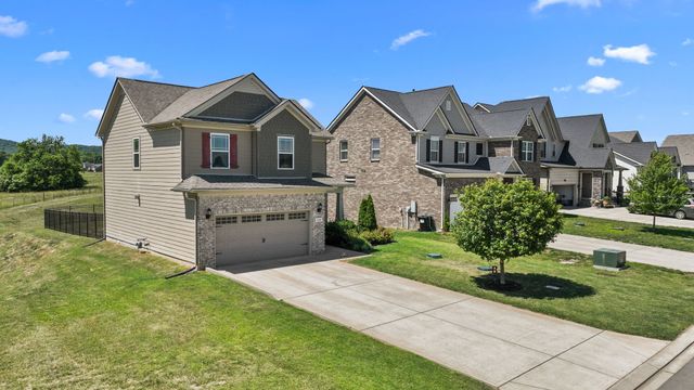 6560 Desmond Ave, Murfreesboro, TN 37128