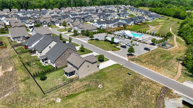 6560 Desmond Ave, Murfreesboro, TN 37128