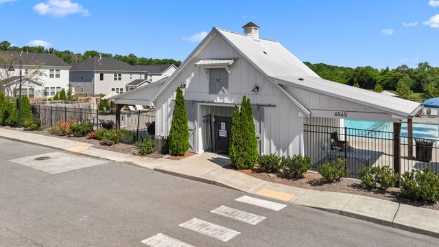 6560 Desmond Ave, Murfreesboro, TN 37128