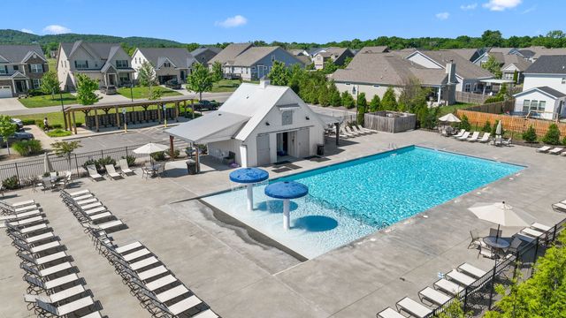 6560 Desmond Ave, Murfreesboro, TN 37128