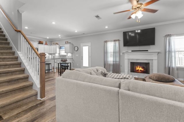 6560 Desmond Ave, Murfreesboro, TN 37128