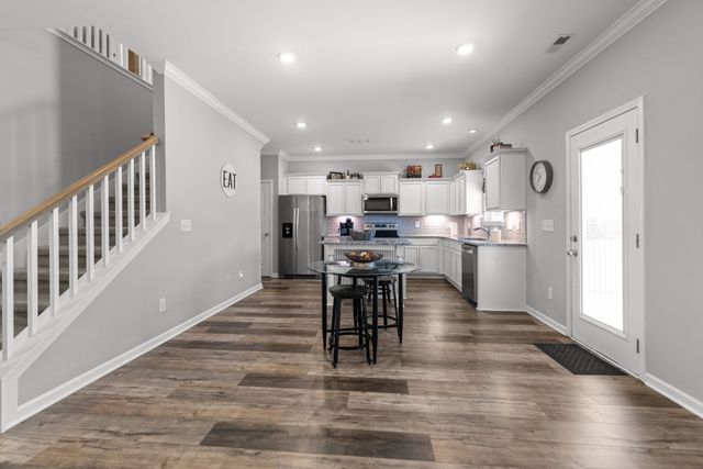 6560 Desmond Ave, Murfreesboro, TN 37128