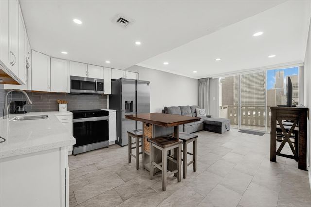 2016 Main Street 1707, Houston, TX 77002