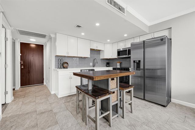 2016 Main Street 1707, Houston, TX 77002